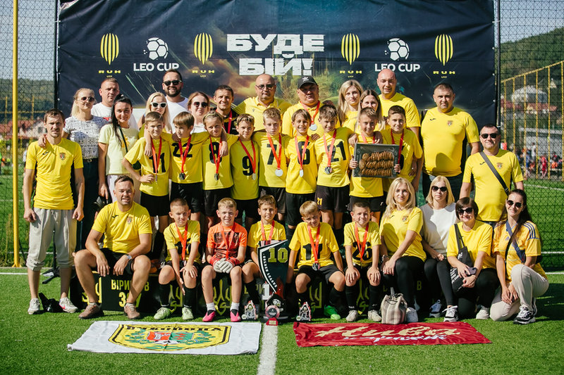 Церемонія відкриття LEO CUP — командне фото