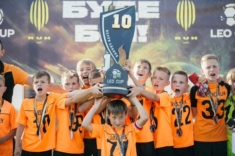 Переможці LEO CUP з кубком